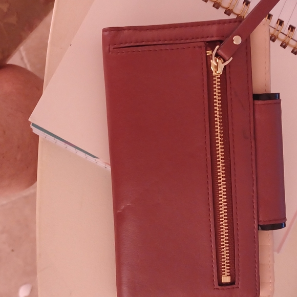 Kate Spade Brown leather turn lock wallet with wrist handle . Approx 7 5 inches - Picture 2 of 12